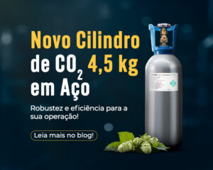 Cilindro de CO₂ em aço de 4,5 kg com válvula azul, acompanhado de anúncio promocional destacando robustez e eficiência.