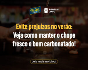 magem promocional com fundo de bar desfocado, mostrando um copo de chope sendo servido, com espuma cremosa no topo. Em destaque, o texto: “Evite prejuízos no verão: Veja como manter o chope fresco e bem carbonatado!”. No topo aparecem os logotipos da Barril & Espinox e da Penglai Jinfú, e na parte inferior a chamada “Leia mais no blog!”.